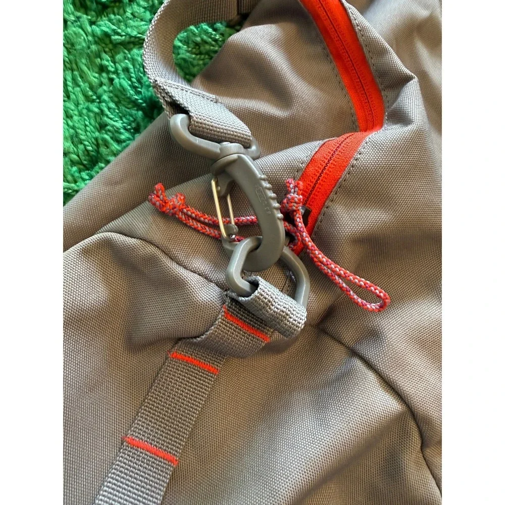REI Roadtripper Duffel Bag Unisex Large Grey Good Camping Travel Gear